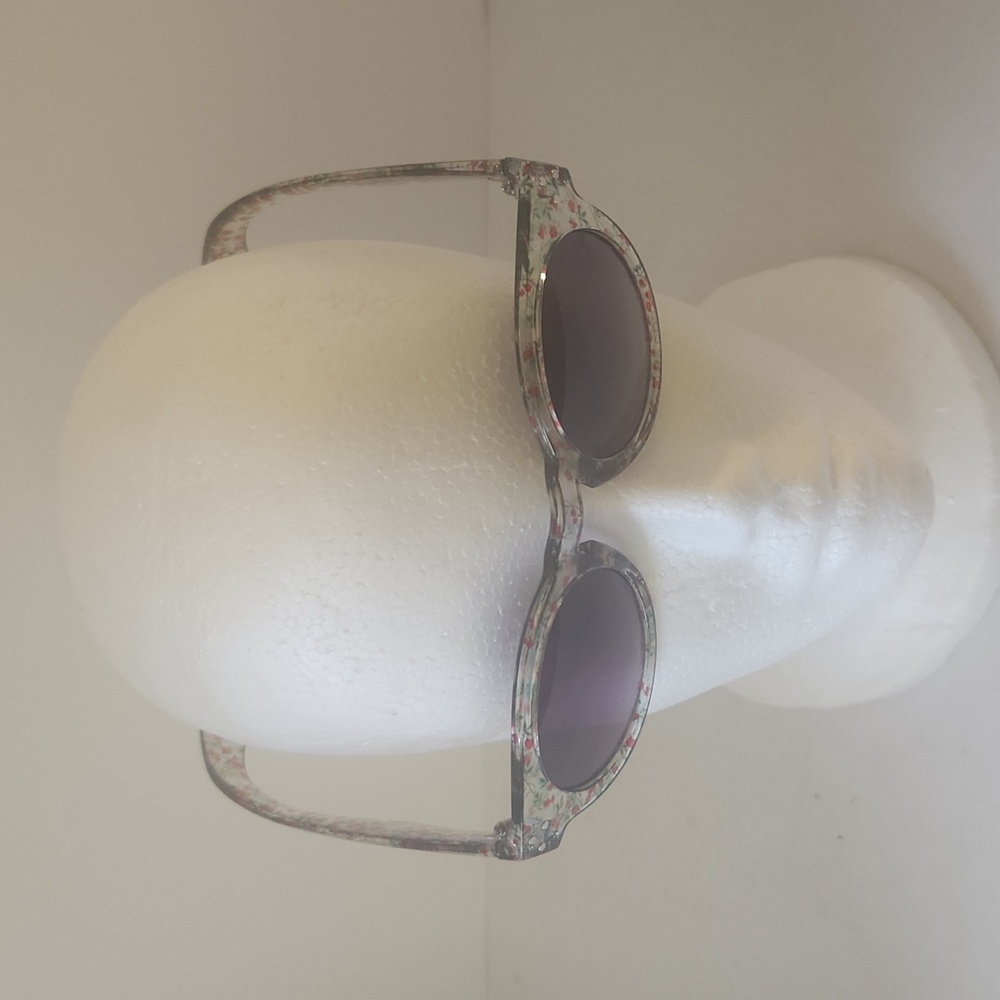 Flower print sunglasses